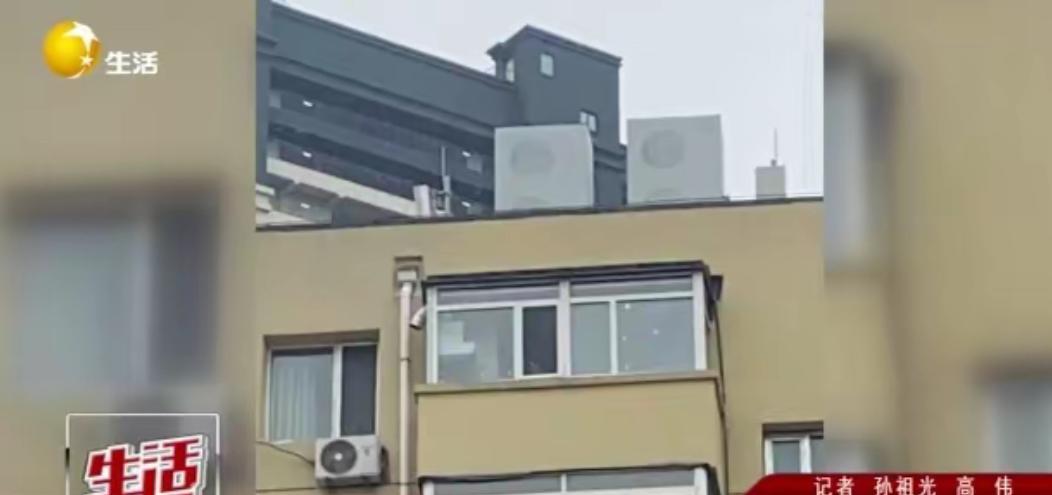 辽宁沈阳，一女子发现自家顶楼不知道什么时候安装了通信基站，一打听才知道，早就安了