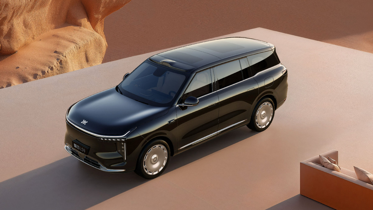 全尺寸SUV配车载淋浴间，智己LS9又跑题了？