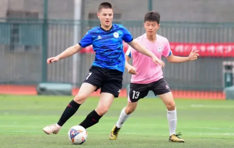 中国大圣孙继海要求小球员父母赔偿十八万元的培训费事宜，在众网友的挖掘下落下帷幕！