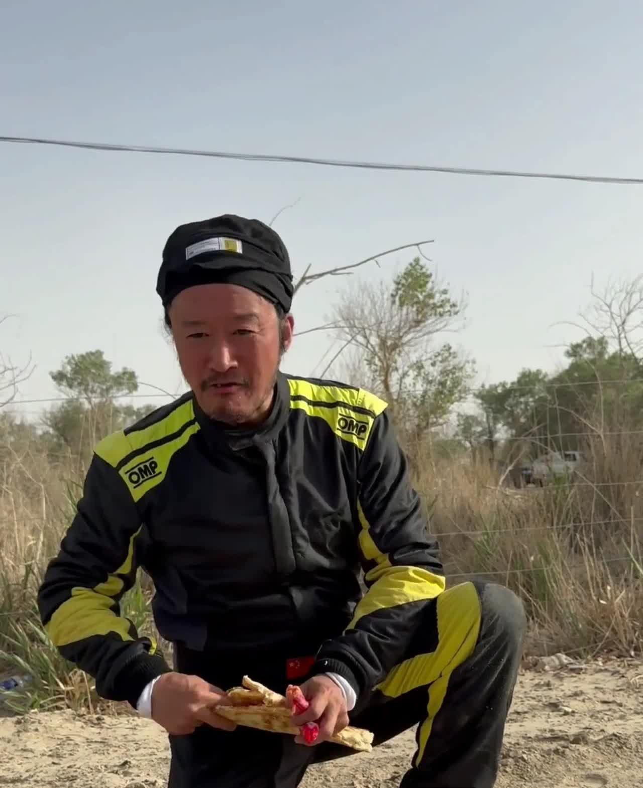 吴京又翻车了，
太惨了吧，
整个人都沧桑了一截，
本以为自己的车技很好，
