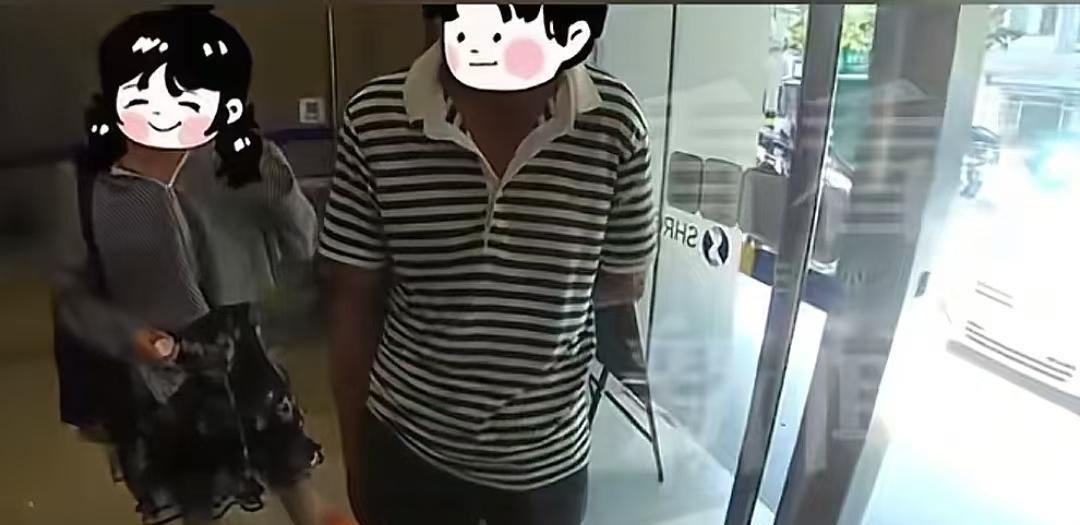 不长记性！女子带着20万现金去给“金牌讲师”汇款，自称能够教你发财的大本事，女子