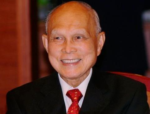 1986年，英国女王访华，因为没有好车接待，国家便去找霍英东借车，本以为他会将自