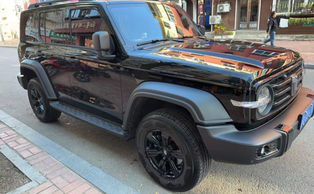 三千公里真实感受
心心念念的大坦克到手了，是二十五岁喜提自己最爱的硬派越野是什么