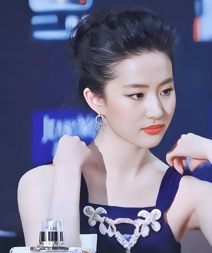 刘亦菲
蓝紫色系[比心]