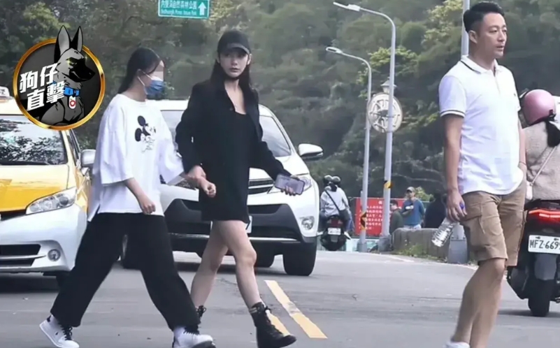 台媒拍到汪小菲和妻子带着女儿出门，不少网友表示：妈妈（大S）保护的那么好，一直以