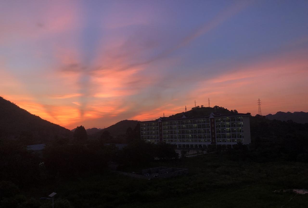 观察发现：
单位里领导身上存在一个自我矛盾的现象；
基本上没有领导口头上倡导大家