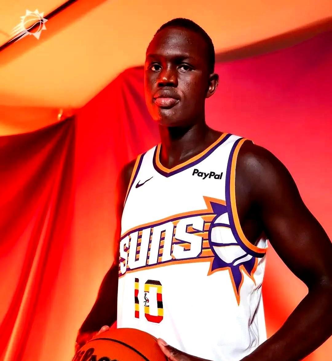 别用一份报告，否定一个人的全部。
选秀场上的偏见，正在杀死天才。
当年托尼帕克就