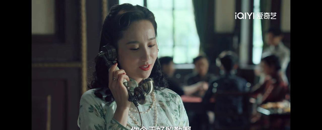 这夫妻俩是《沉默的荣耀》里最般配的！一个大漏勺，无意间救了吴石和聂曦；一个是死要