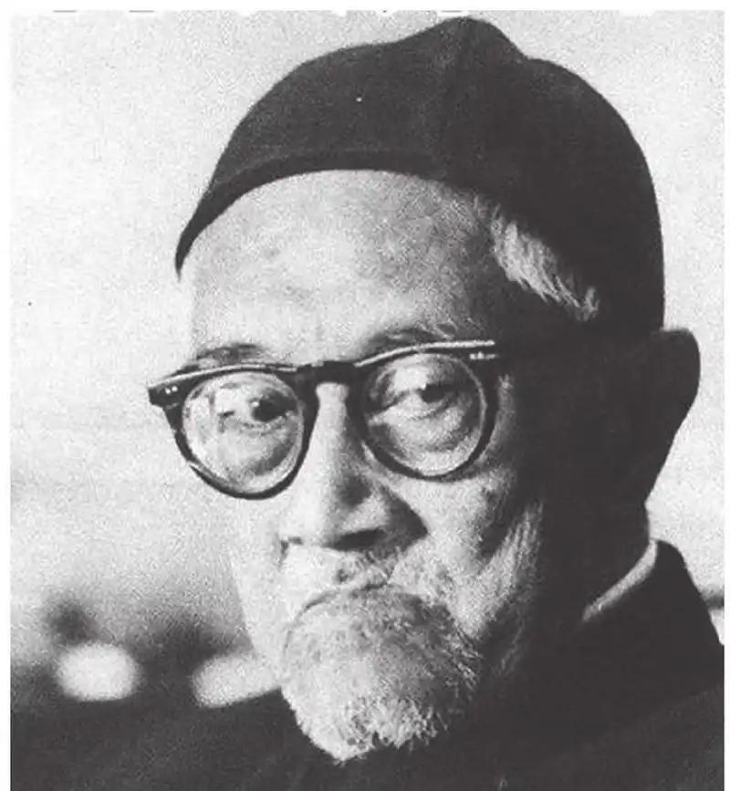 [月亮]1983年，梁漱溟说，他心中最敬佩的中国人是毛泽东主席，毛主席功在统一中