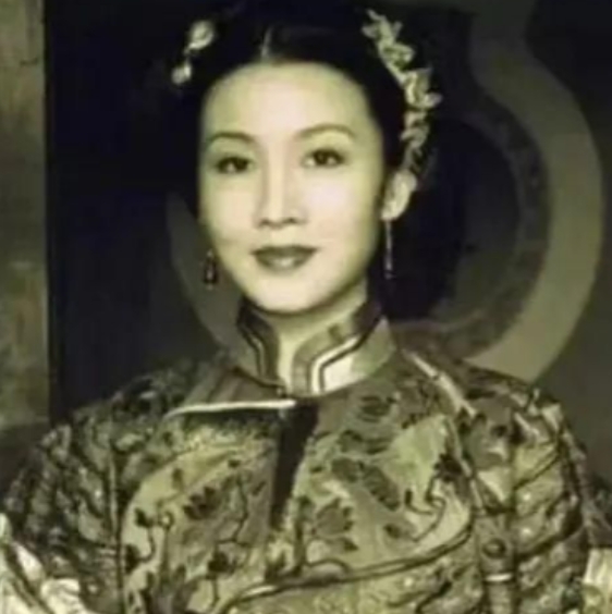 1936年，袁世凯的女儿大婚，进入洞房后，新郎兴致全无，怒骂新娘：“你个残花败柳