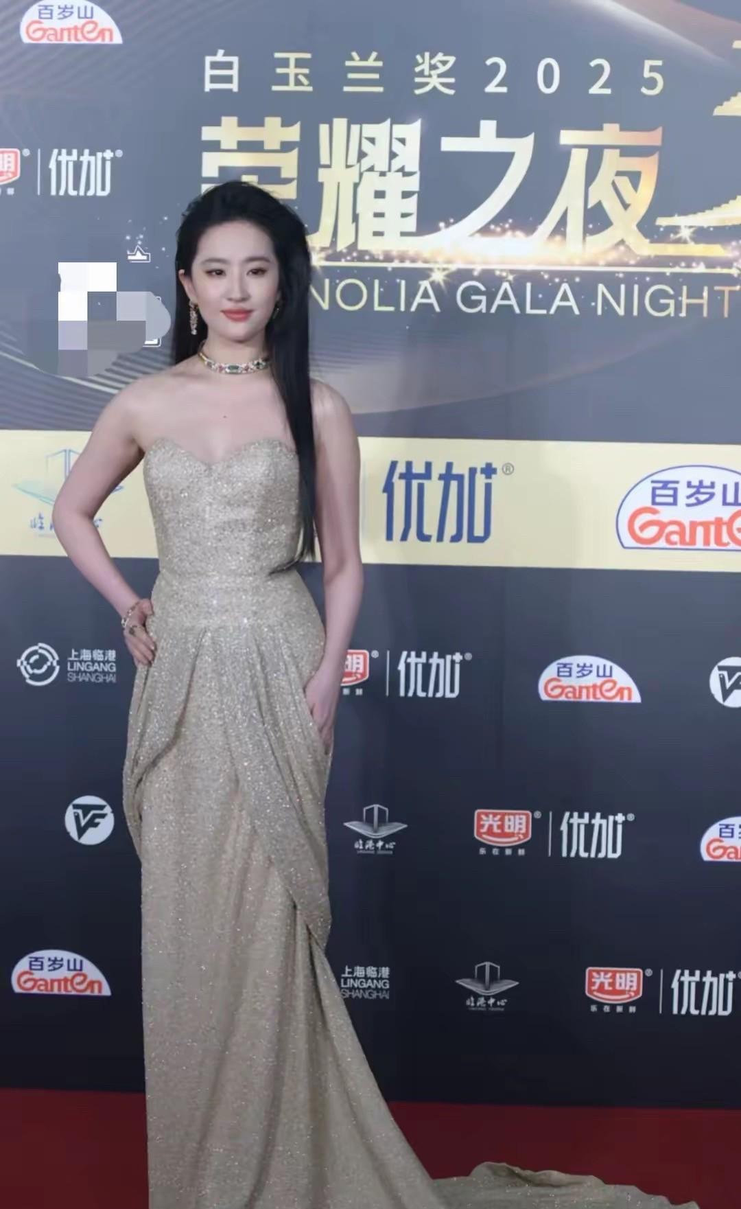 不拿国籍说事，开放、包容是这届白玉兰奖最大的特点。
刘亦菲这次的希望很大。多年来
