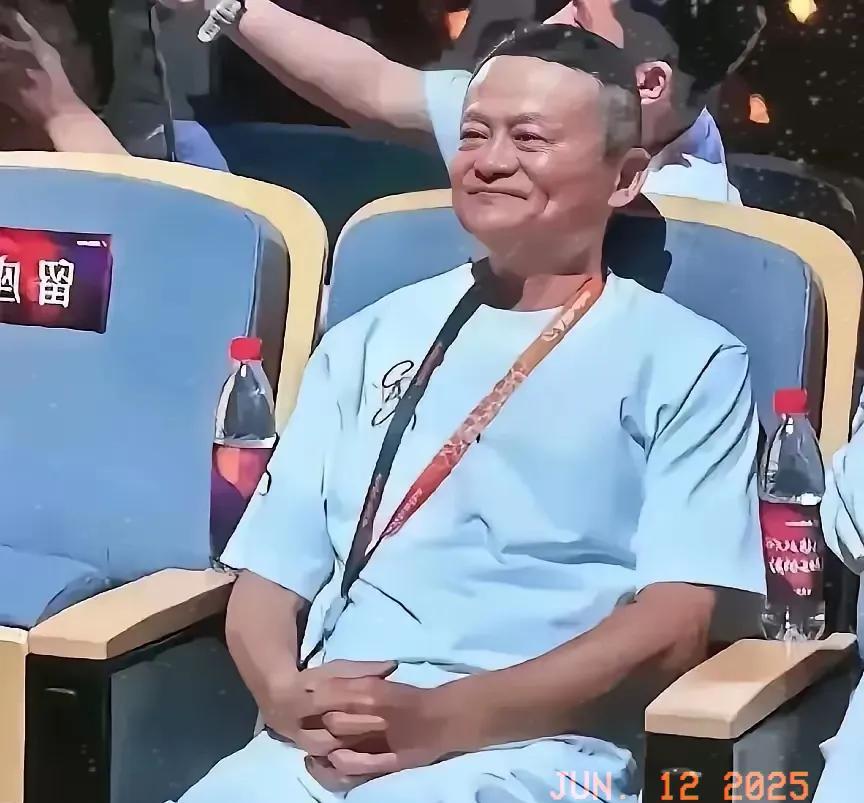 .这两天最窝火的人应该就是马云了，
阿里离职员工万字长文“炮轰”公司，连马云都惊