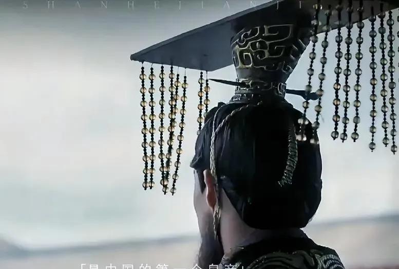 著名考古学家郭沫若就曾揭开过秦始皇的死亡之谜，他说道：“秦始皇是被人用条3寸长的