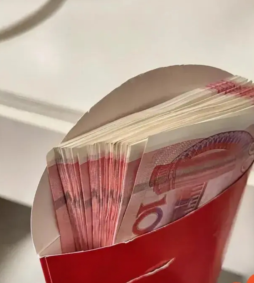 我儿子今年28了。昨天打电话来说要带女朋友回家。
我们这里有个习俗，女孩子第一次