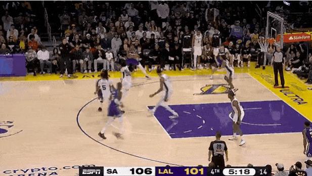 东契奇送出第13记助攻，八村垒三分命中将分差缩小至2分