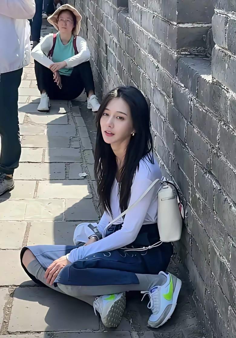 早知道爬山这么累，还不如不来了呢，真是花钱买受罪呀，你们说呢？