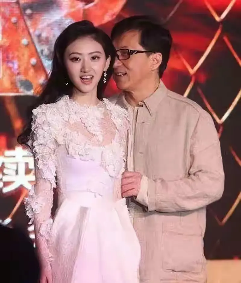 景甜刚出道的时候，连成龙都得让三分