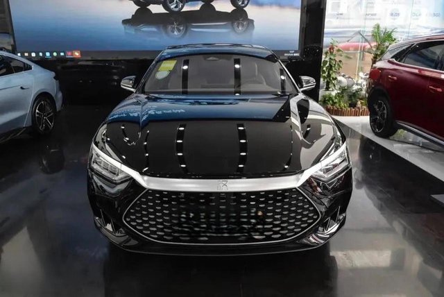 汉DMI跟雅阁PHEV选哪个
选择困难症发作了，20左右汉DMI跟雅阁PHEV价