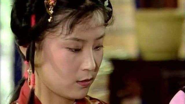 红楼梦：彩霞是不是傻啊？为啥偏要抱赵姨娘的大腿？