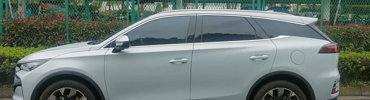 比亚迪唐，7座SUV，让出行多一种方式，多几分闹热！
网上很多人都说唐的第三排
