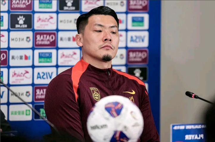 谁能帮我劝劝王大雷
他在新闻发布会上说
要把不好的从球队带走
把好的留给新队员