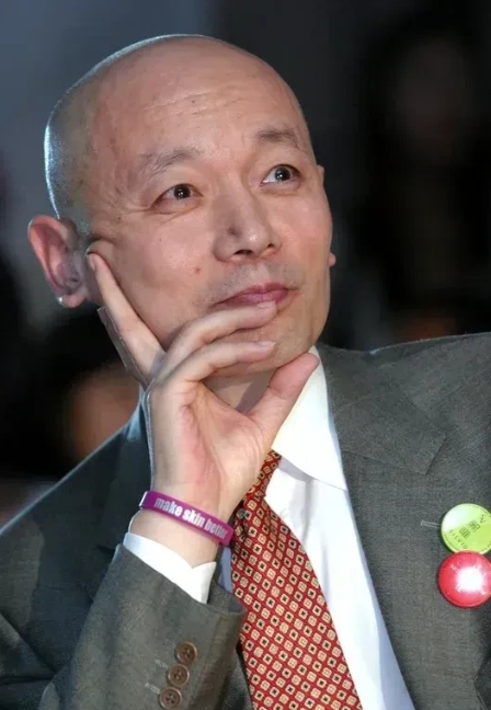看过葛优演的《私人订制》吗？里面一段台词特别有意思，拿到现在看也相当应景。电影里