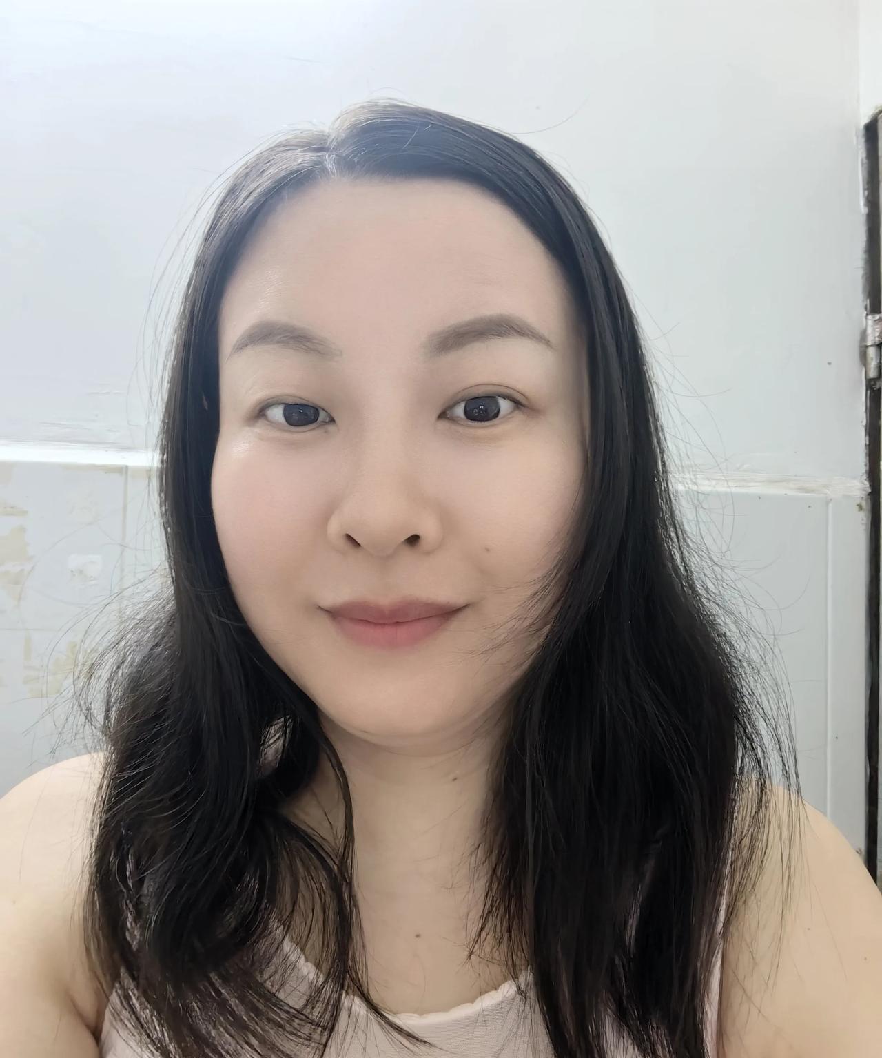 今天吃的很清淡 小白菜洋葱炒肉
下一个面条 吃的清淡 喉咙舒服
吃完面条 脸上流