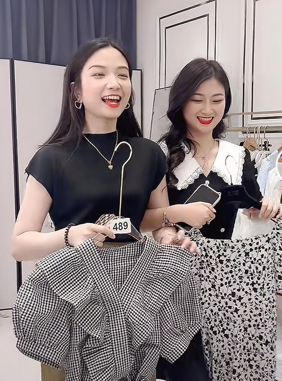 为什么隐形嫉妒是最阴暗的事。
我以前是做过实体女装生意，遇见过几个闺蜜一起来买衣