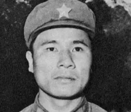1979年那会儿，21岁的小黄哥黄招强，带着他的41军121师兄弟们，嗖的一下就