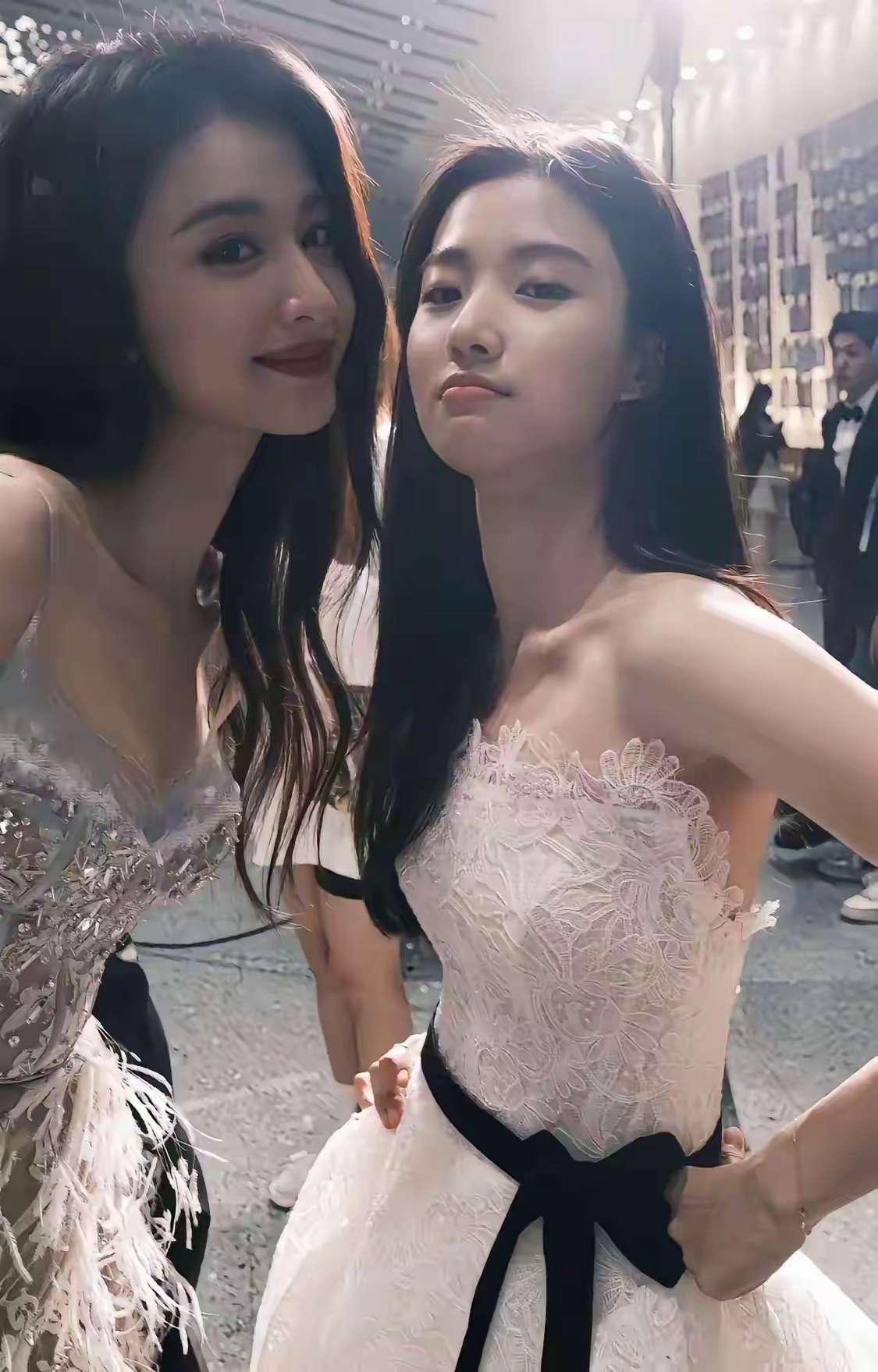 大家觉得这二人谁更美？
