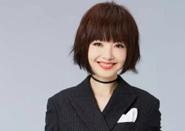 1995年，25岁的鲁豫与认识仅3个月的美国男友领了证。没想到婚后第4年，丈夫回