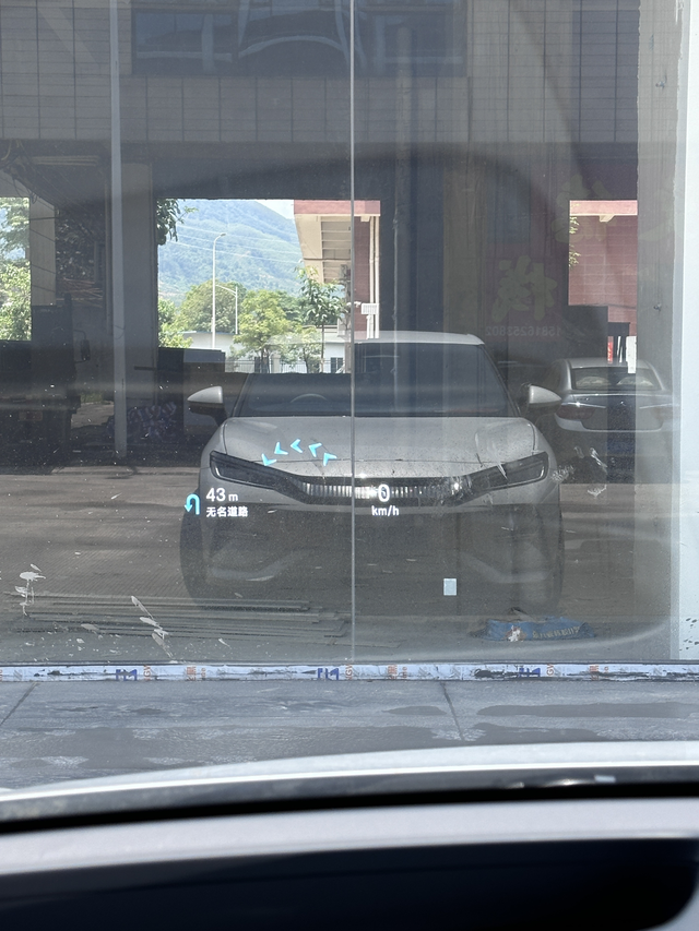 基本每次加速减速
过弯道，高速上，都会看速度，因为这辆车在高速上，不知不觉就12