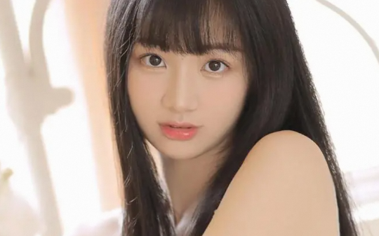 妻子用不想生孩子的理由骗我结扎，我却撞见她抱着女孩，牵着陌生男人的手