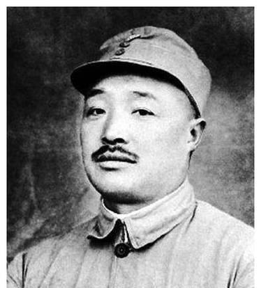 红军胜利会师后，周总理一脸愁容的问贺龙：以后谁来统一指挥大军呢？贺龙二话不说，连