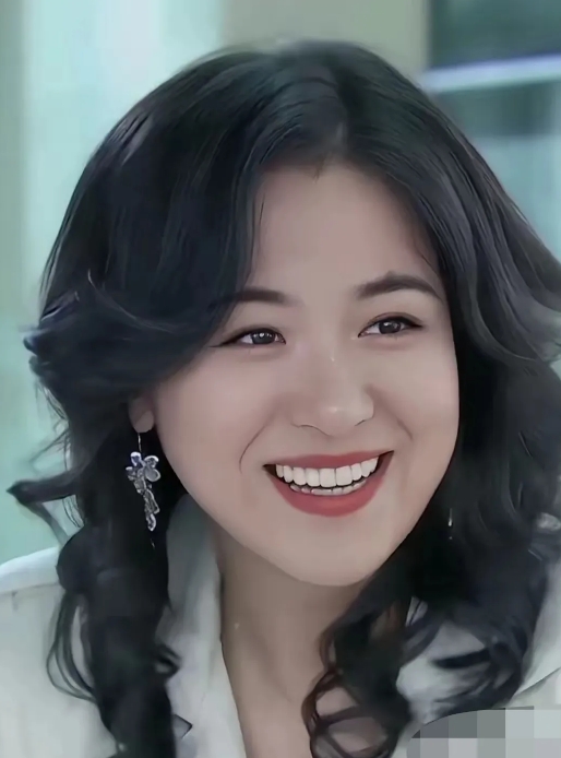 一张国泰民安望夫脸，中国娱乐圈最美女神，她的美貌和朱琳有一品