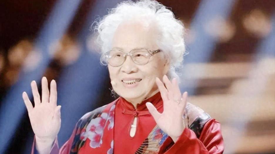 97岁音乐教母与小丈夫的破局人生：一生最正确决定是46岁生女！