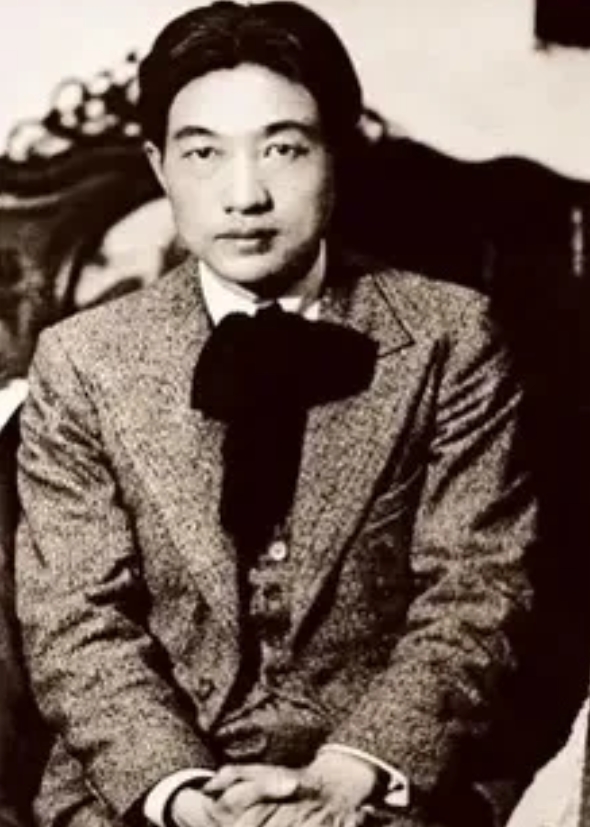 1912年，17岁的徐悲鸿很不情愿地迎娶了16岁的村姑，可到了晚上，他却主动和新