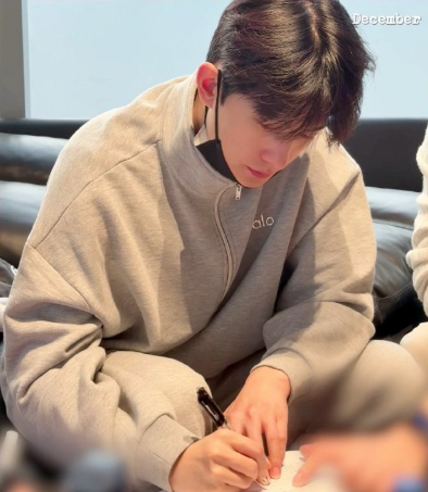 年末福利暴击！杨洋高质量清库存，神颜美图张张惊艳，年度混剪诚意十足，提前吃上丰盛