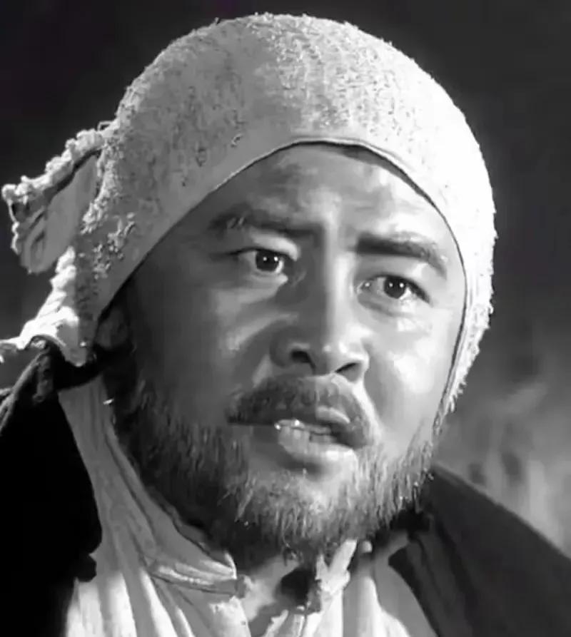 看到这张照片，就想起了″高老忠”，想起了老电影《地道战》。演员王炳彧参演《地道战