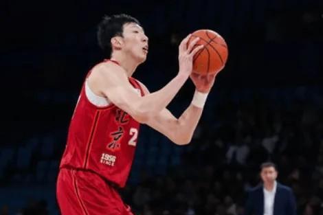 周琦眼睛再次出现不适，需要进行二次手术，两周之内肯定不能打比赛了，这对北京首钢队