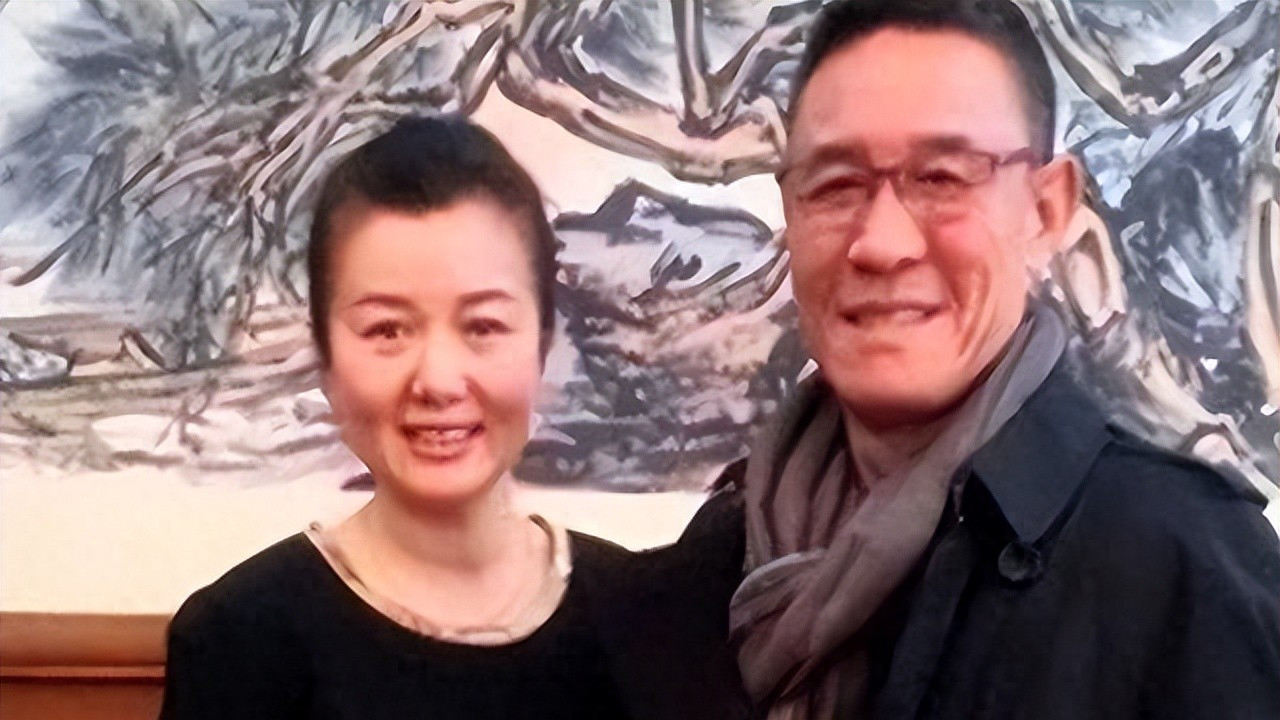 赵君1963年出生在山东济南，家里条件一般，从小就对演戏有兴趣