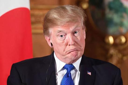 美国记者向特朗普抛出一个灵魂拷问：“周一你说关税不会暂停，今天就暂停了，你的信誉