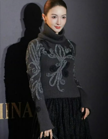 怼脸颜值抗打的金晨
T风格论坛高清镜头直出美貌，太出片了 ​​​