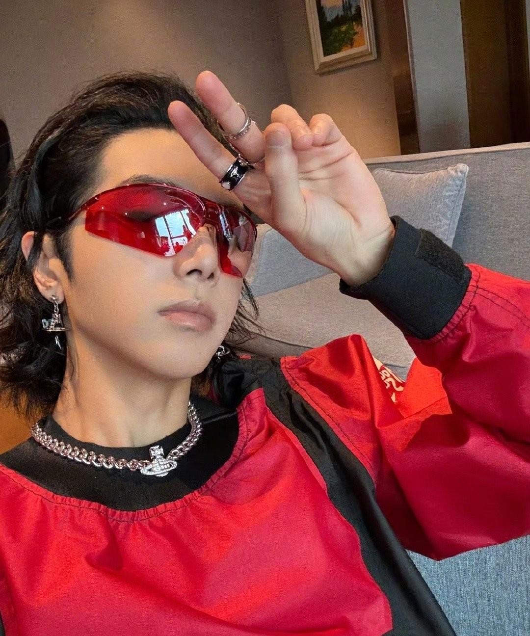 现在才发现华晨宇乃真男人
他红是有原因的
能忍常人之不能忍，忍受舆论的压力，忍受