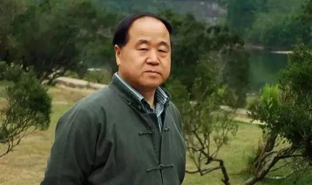 #你对莫言的作家身份有何看法？# 应傅总之约，来到莫言旧居。
土坯房。院子里的石