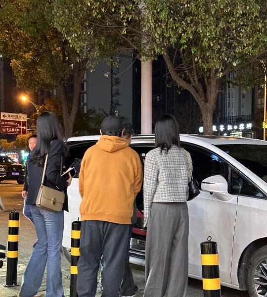 武汉偶遇明星潘玮柏











啊啊啊！不敢相信！我竟然在武汉吃宵夜的