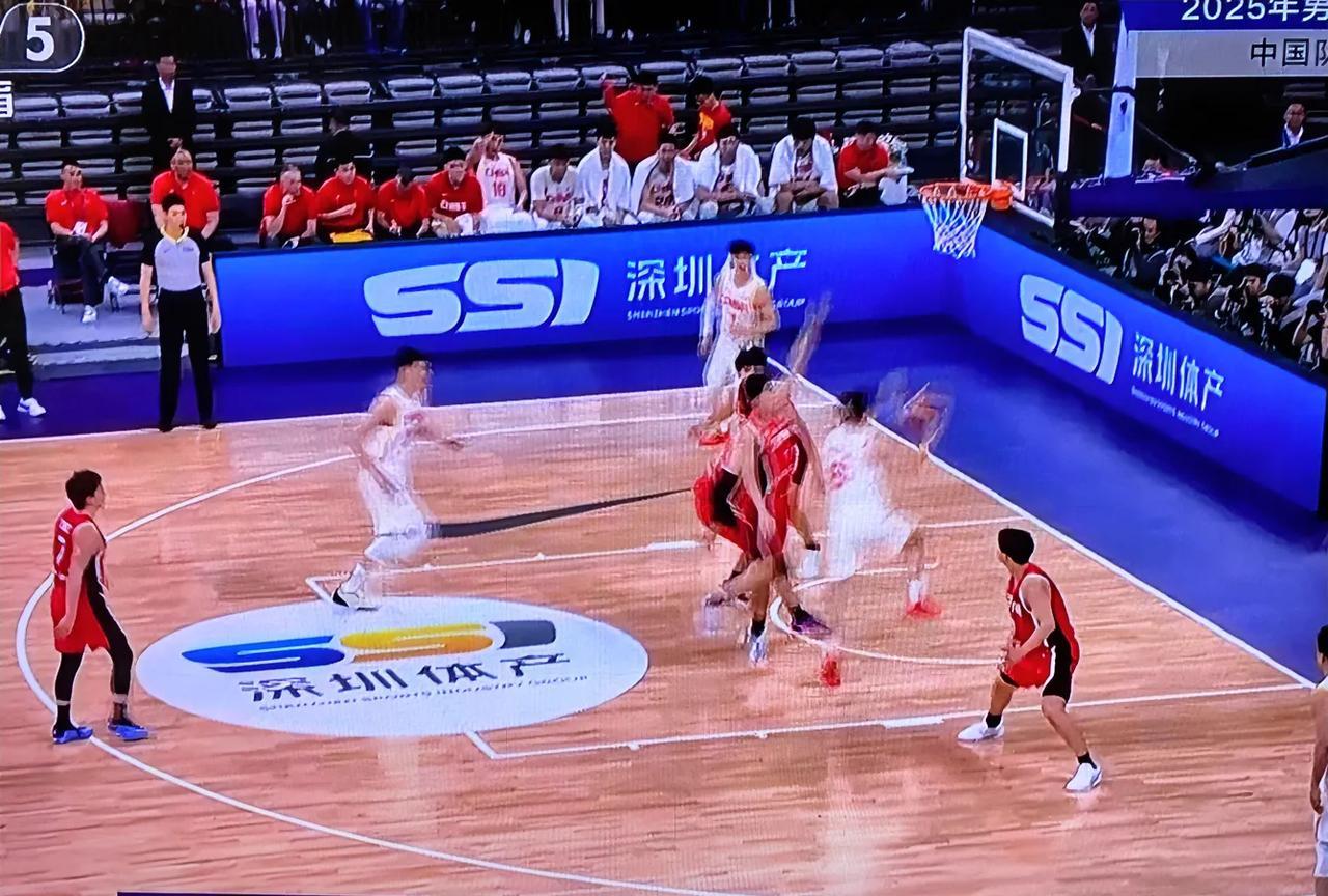 开场8:0到现在的17:12，关键时候赵继伟竟然来了一个关键抢断，而后助攻队友上