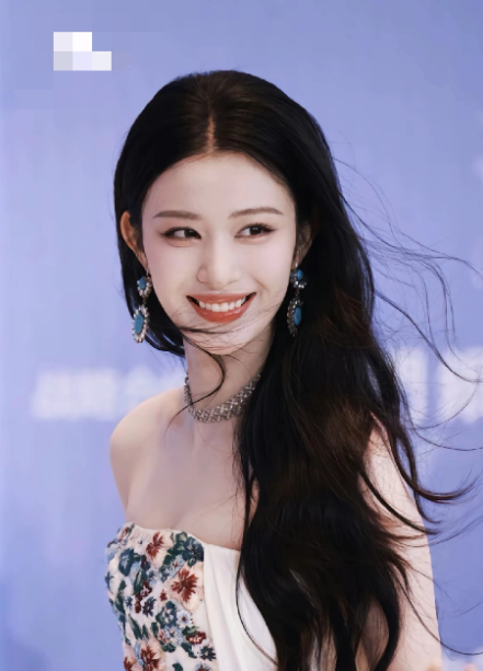 王楚然真的好漂亮，像老一辈那种大气的女明星，女神不需要任何修饰。美出天际。