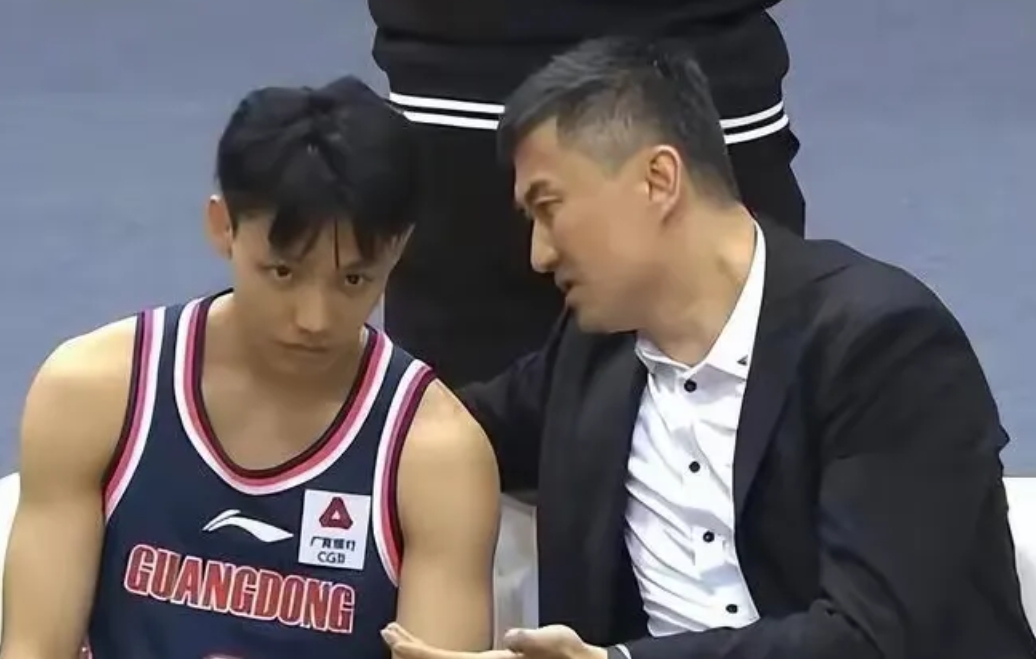 打强队徐杰必须首发！
在打四川的第一节，让四川打了一个16比4，最后大胜是四川水