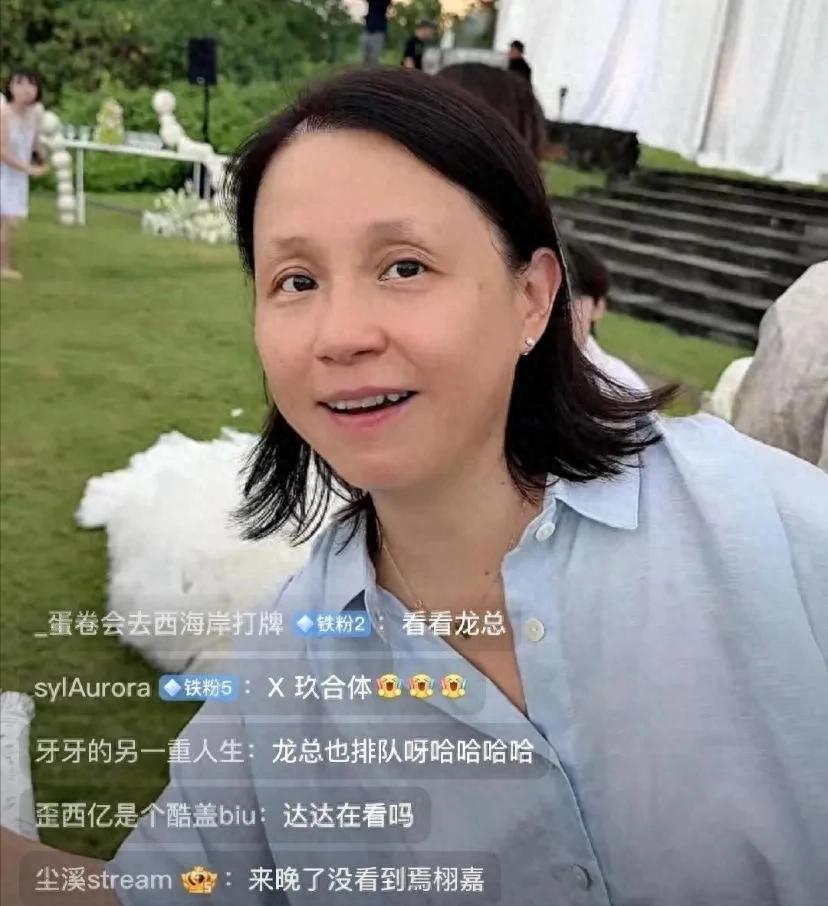 X玖赵磊大婚甜到蛀牙！全员兄弟团抢捧花翻车，龙丹妮哭成泪人：这娃我养大了！
“此